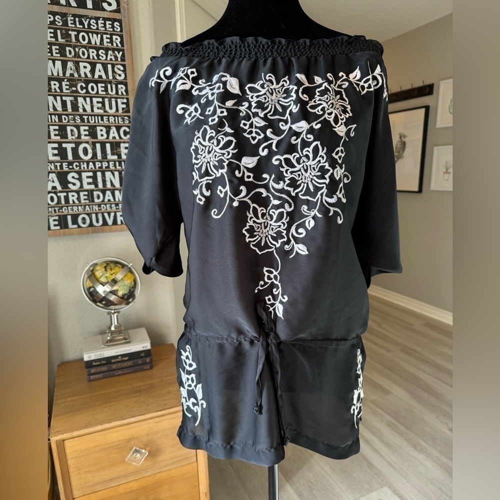 White House Black Market Shirt Sz XS Black Embroidered Off Shoulder Peasant Boho